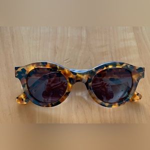 sunglasses-round-turtoise-SEE